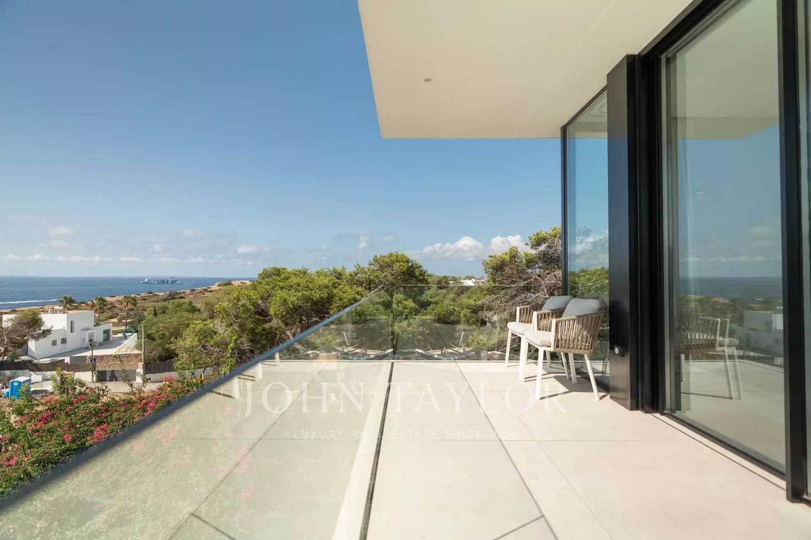 5 bedroom Villa for rent in Cap Martinet with pool - € 17,500 (Ref: 9428639)