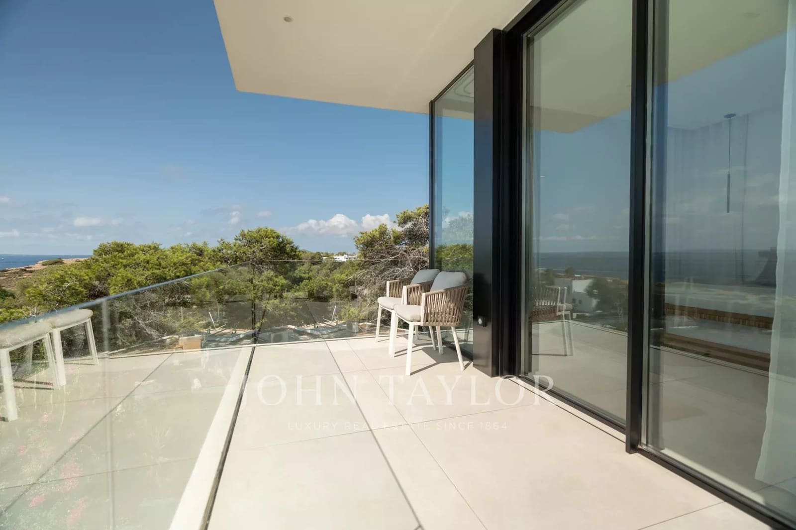 5 bedroom Villa for rent in Cap Martinet with pool - € 17,500 (Ref: 9428639)