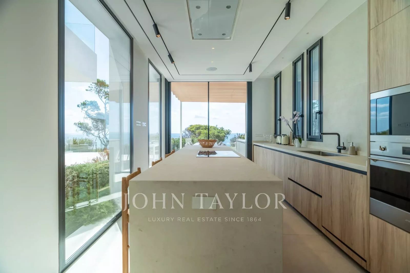 5 bedroom Villa for rent in Cap Martinet with pool - € 17,500 (Ref: 9428639)