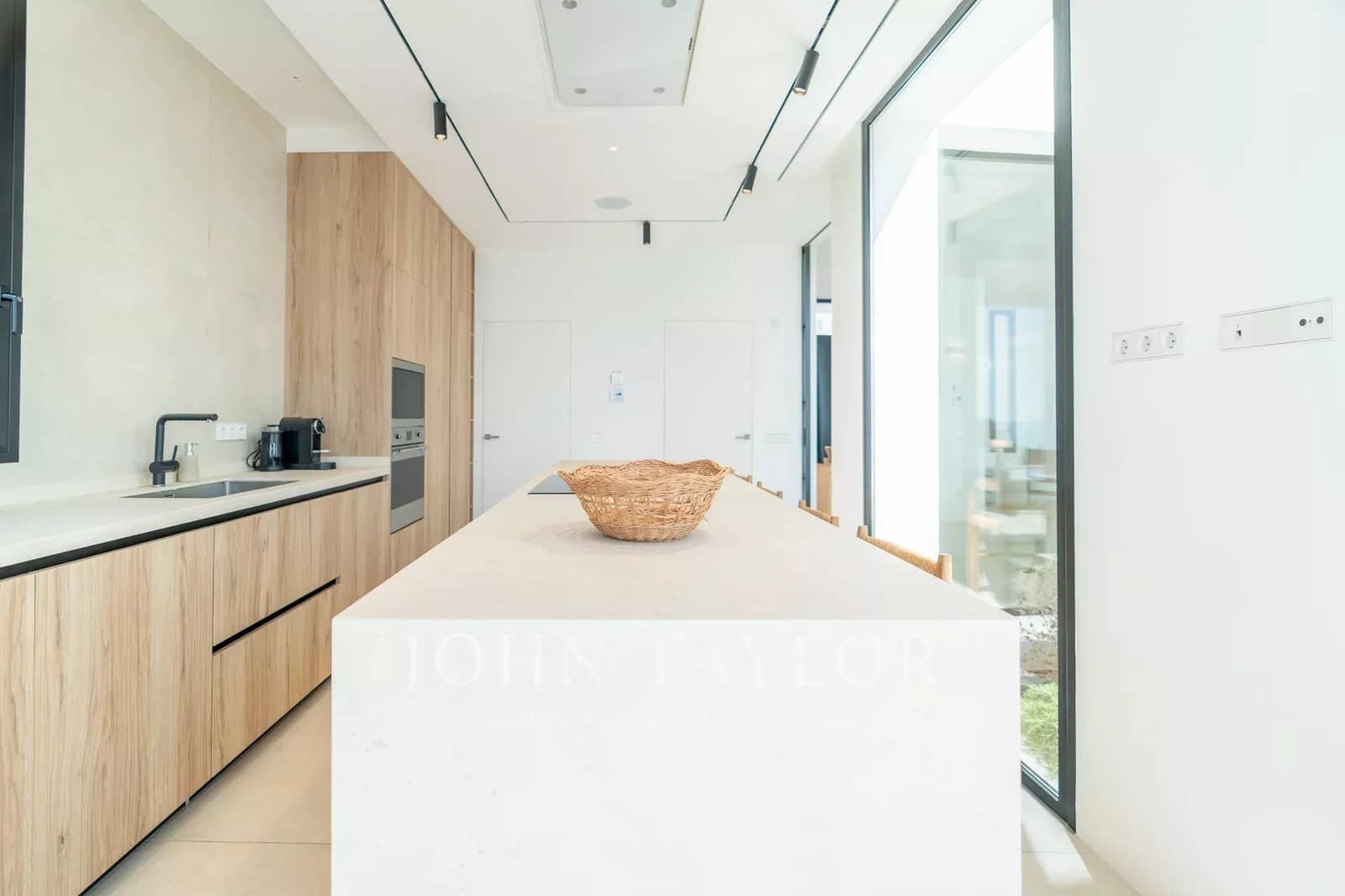 5 bedroom Villa for rent in Cap Martinet with pool - € 17,500 (Ref: 9428639)