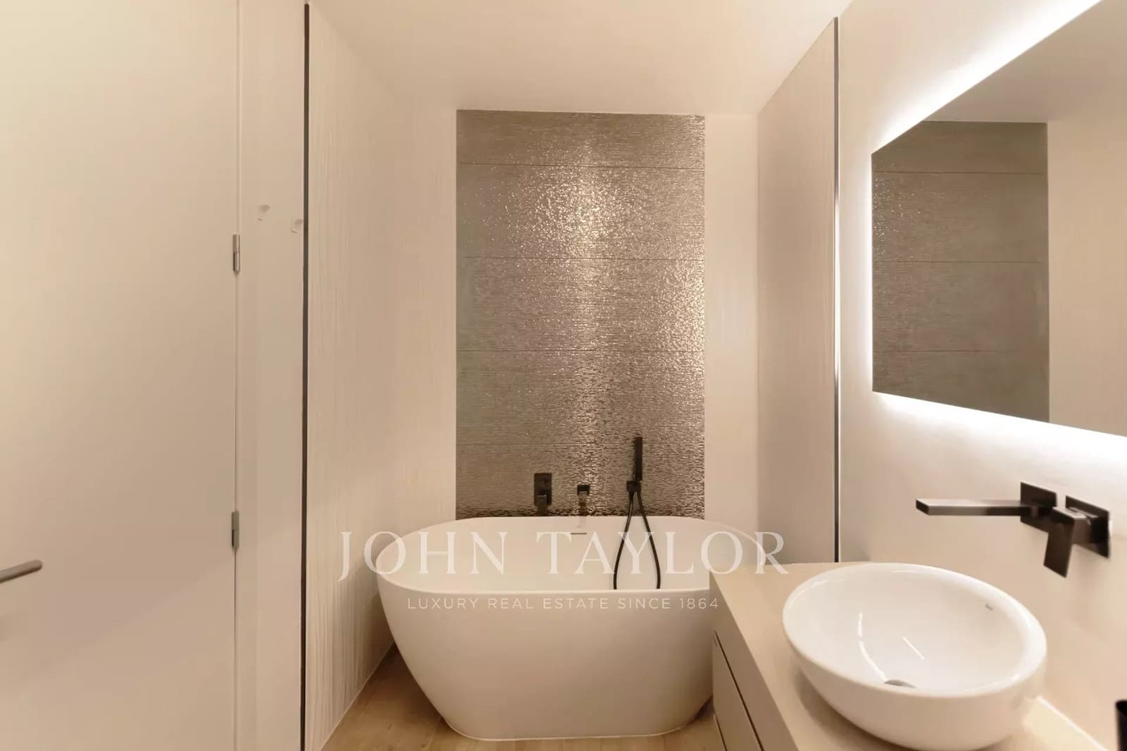 5 bedroom Apartment for sale in Ibiza / Eivissa town with pool - € 4,750,000 (Ref: 9428640)