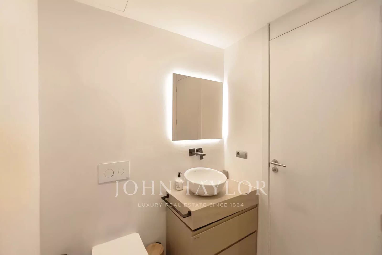 5 bedroom Apartment for sale in Ibiza / Eivissa town with pool - € 4,750,000 (Ref: 9428640)