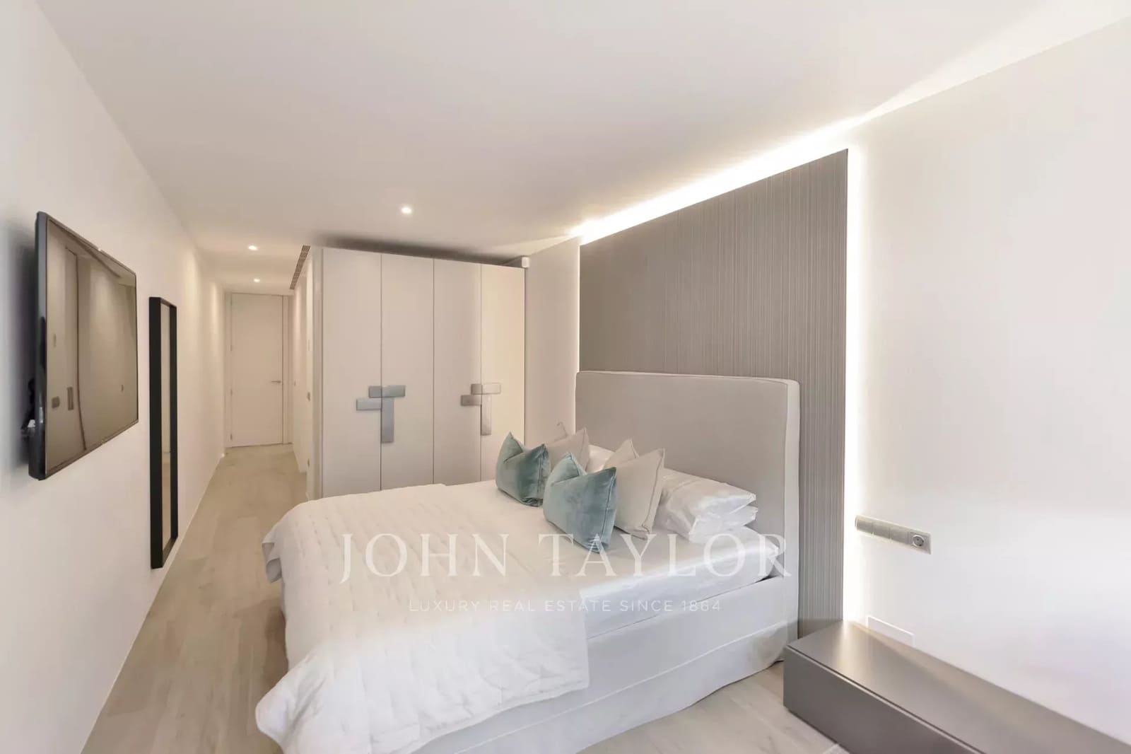 5 bedroom Apartment for sale in Ibiza / Eivissa town with pool - € 4,750,000 (Ref: 9428640)