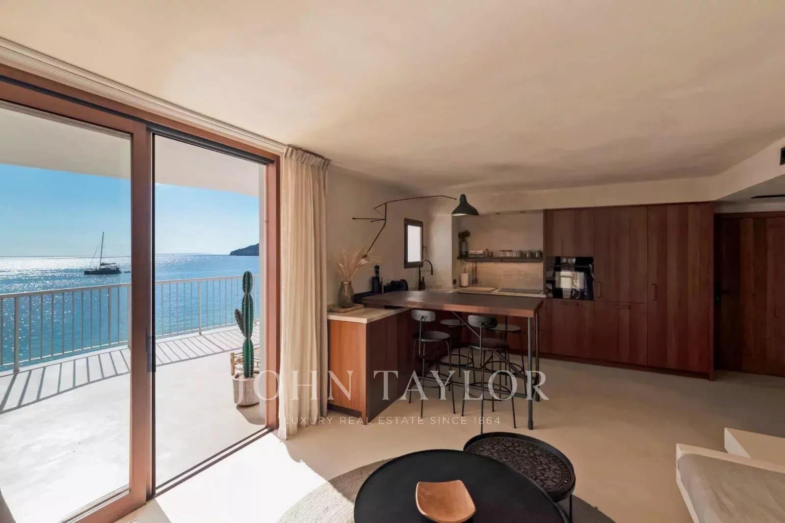 2 bedroom Apartment for sale in Santa Eulalia / Santa Eularia with garage - € 1,200,000 (Ref: 9428644)
