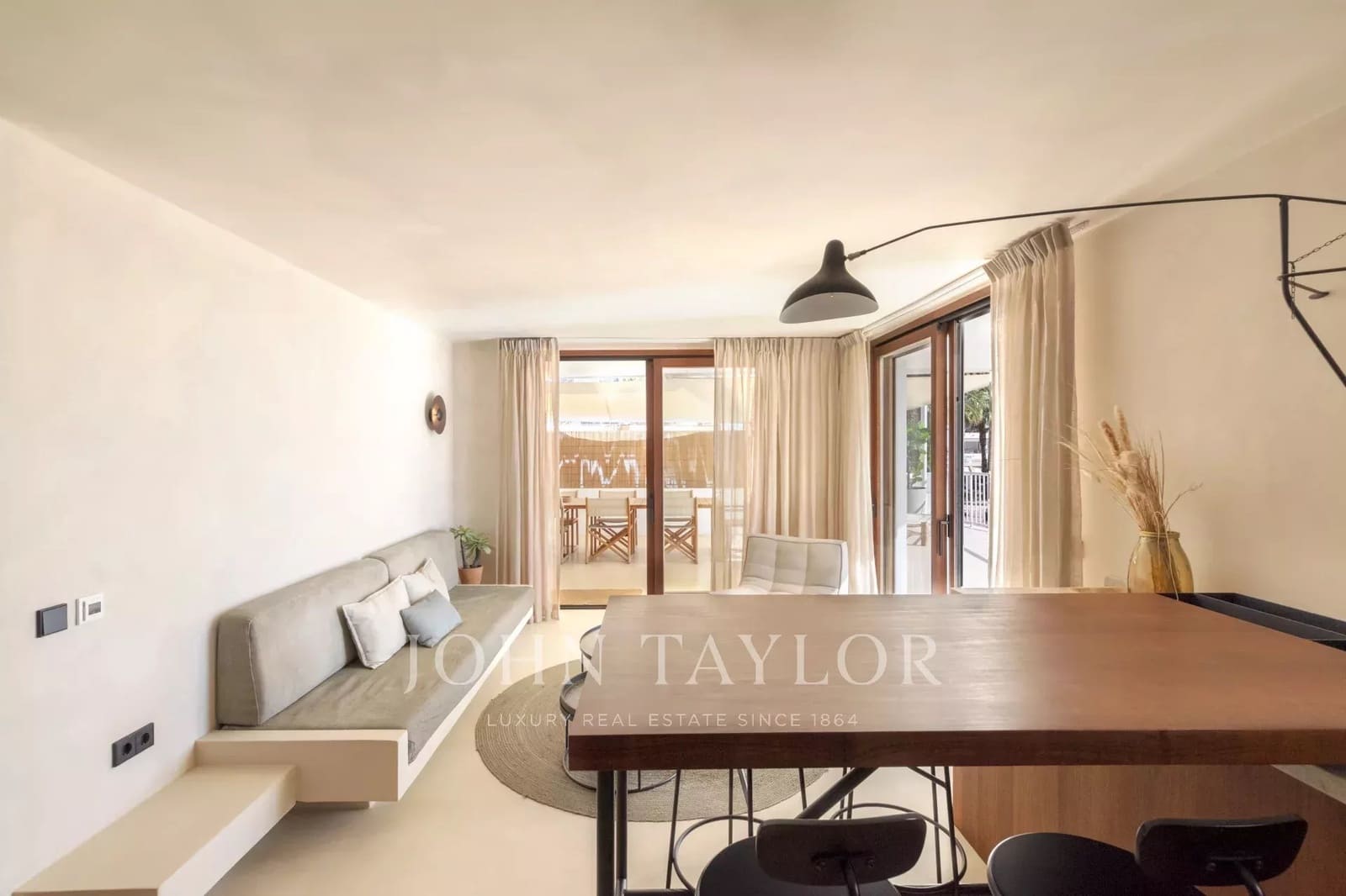 2 bedroom Apartment for sale in Santa Eulalia / Santa Eularia with garage - € 1,200,000 (Ref: 9428644)