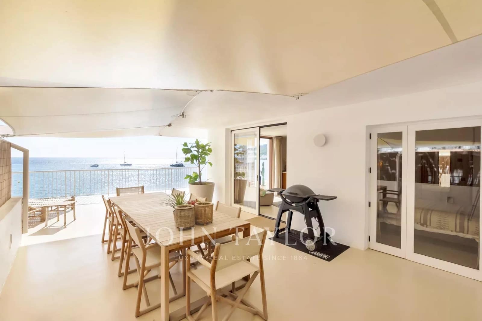 2 bedroom Apartment for sale in Santa Eulalia / Santa Eularia with garage - € 1,200,000 (Ref: 9428644)