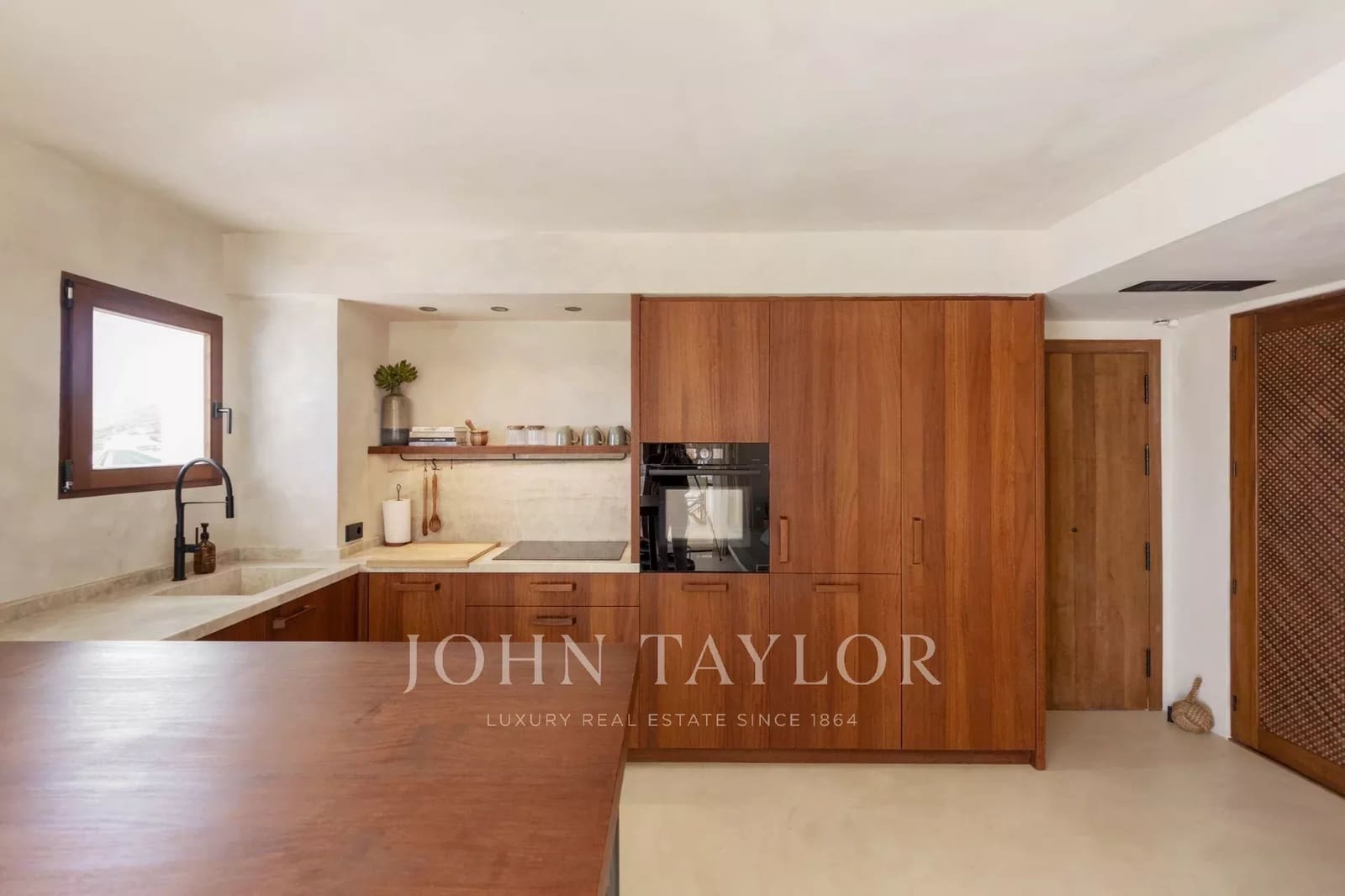 2 bedroom Apartment for sale in Santa Eulalia / Santa Eularia with garage - € 1,200,000 (Ref: 9428644)