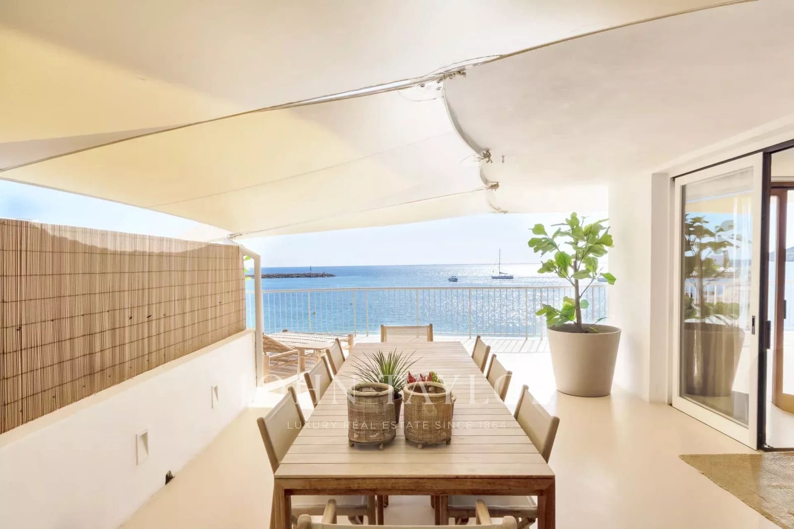 2 bedroom Apartment for sale in Santa Eulalia / Santa Eularia with garage - € 1,200,000 (Ref: 9428644)