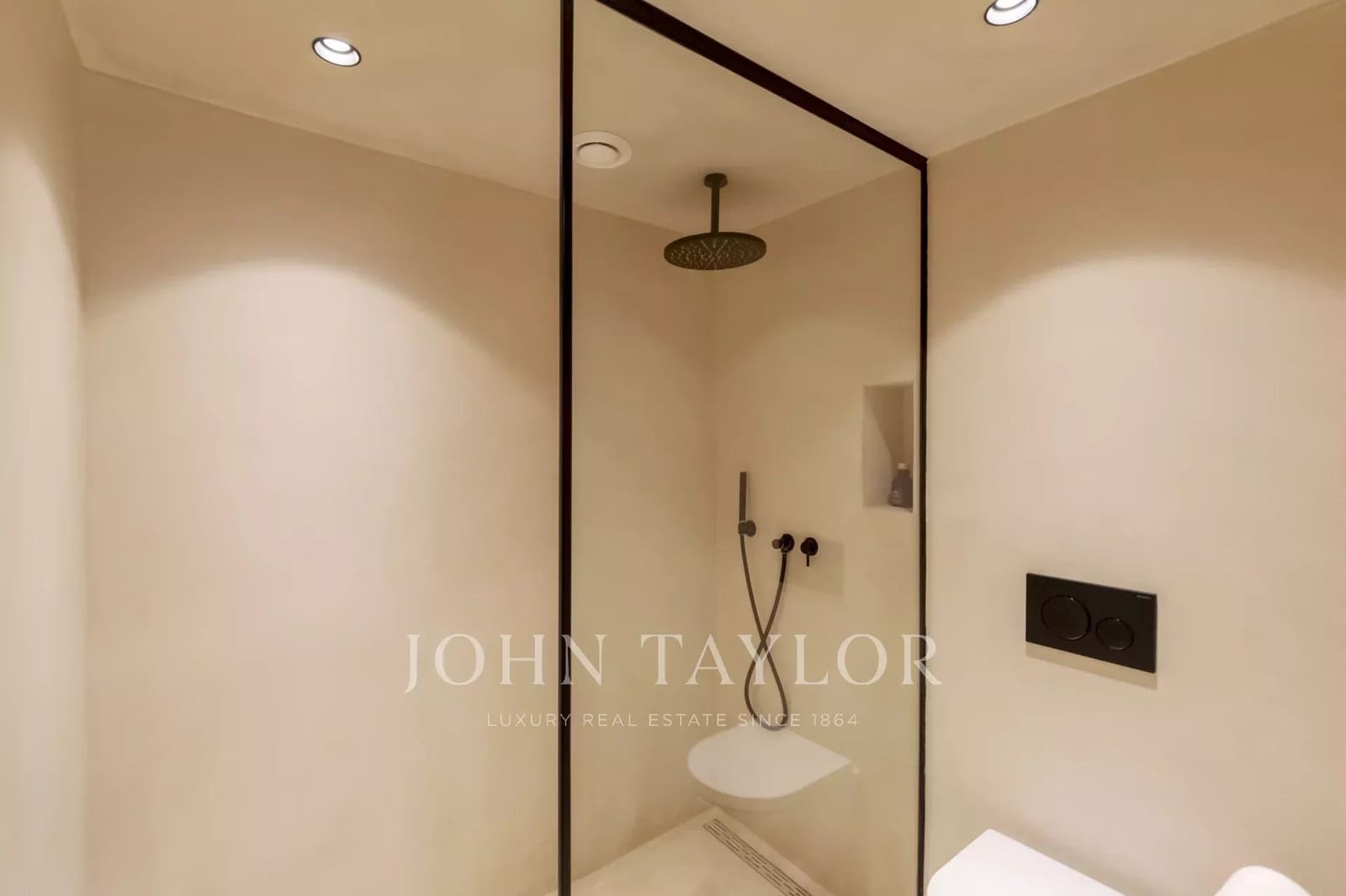 2 bedroom Apartment for sale in Santa Eulalia / Santa Eularia with garage - € 1,200,000 (Ref: 9428644)