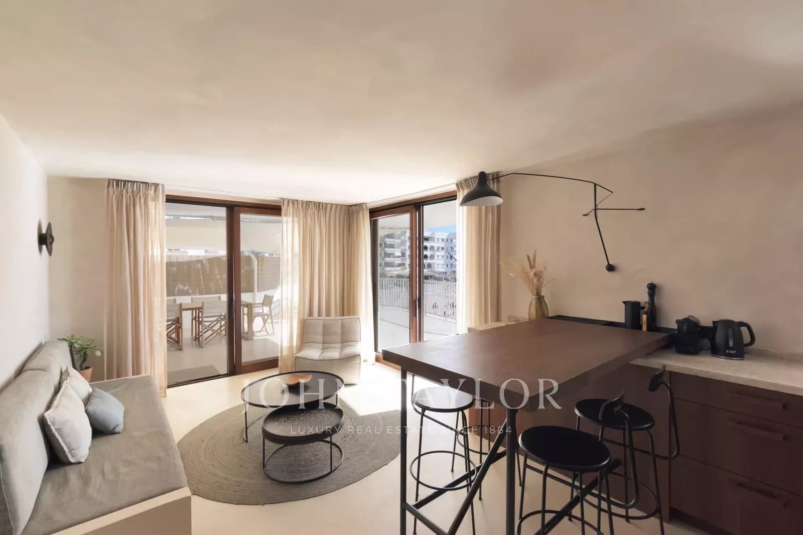 2 bedroom Apartment for sale in Santa Eulalia / Santa Eularia with garage - € 1,200,000 (Ref: 9428644)