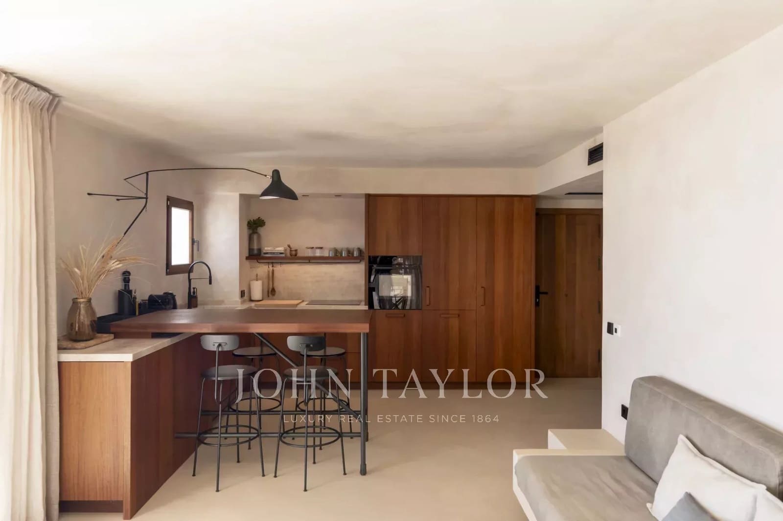 2 bedroom Apartment for sale in Santa Eulalia / Santa Eularia with garage - € 1,200,000 (Ref: 9428644)