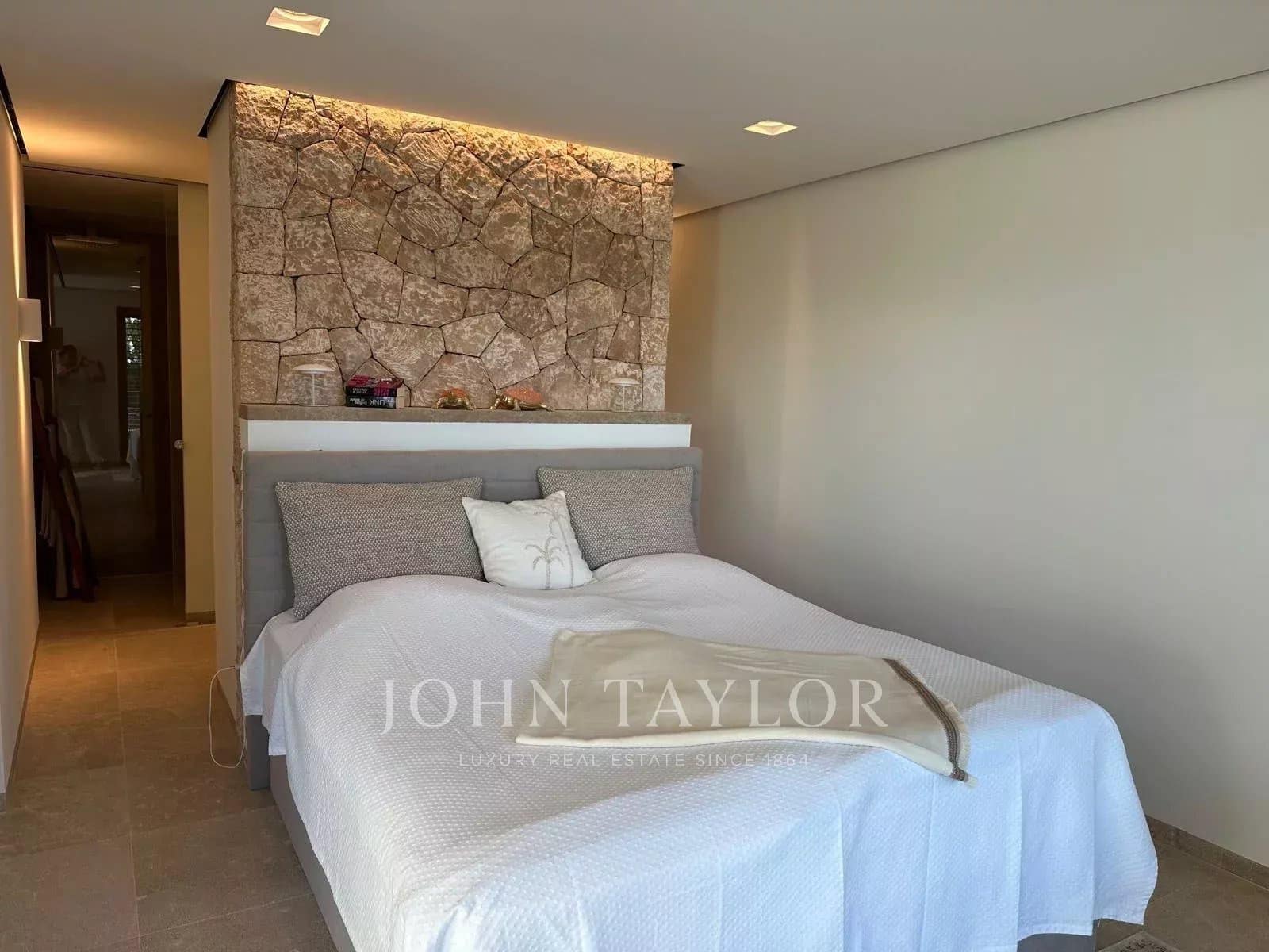 1 bedroom Apartment for sale in Ibiza / Eivissa town - € 875,000 (Ref: 9428647)