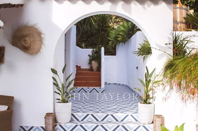 3 Zimmer Apartment zu verkaufen in Cala Llonga, Santa Eulalia / Santa Eularia mit Pool - 2.350.000 € (Ref: 9428648)