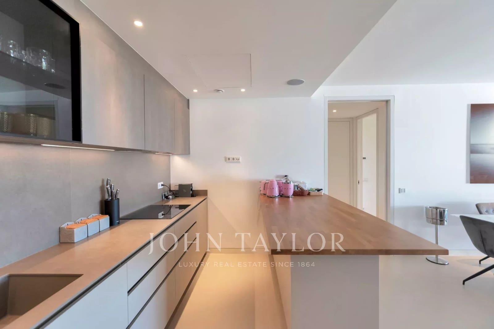 3 soverom Leilighet til salgs i Talamanca med svømmebasseng - € 3 100 000 (Ref: 9428649)