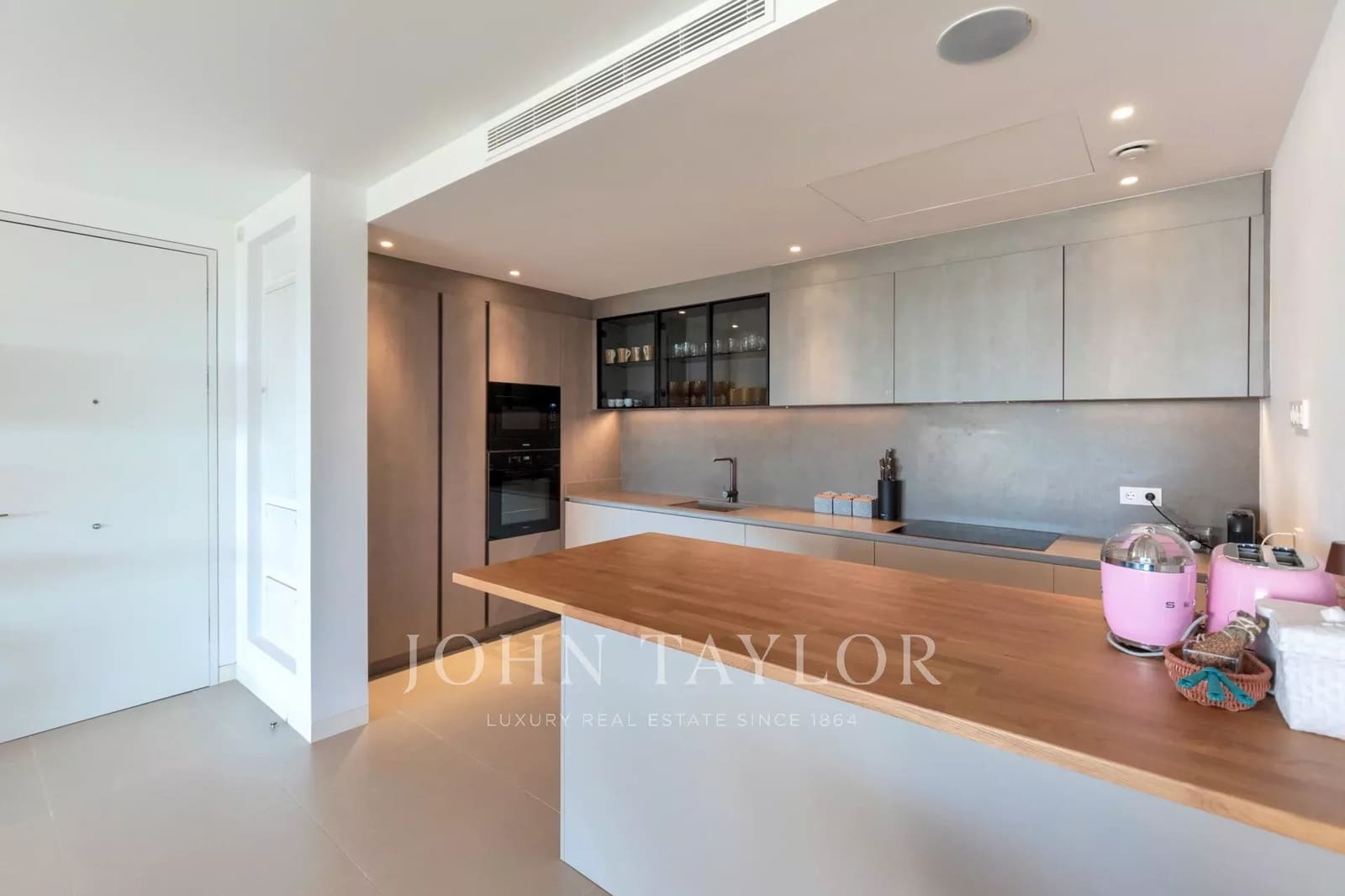 3 soverom Leilighet til salgs i Talamanca med svømmebasseng - € 3 100 000 (Ref: 9428649)