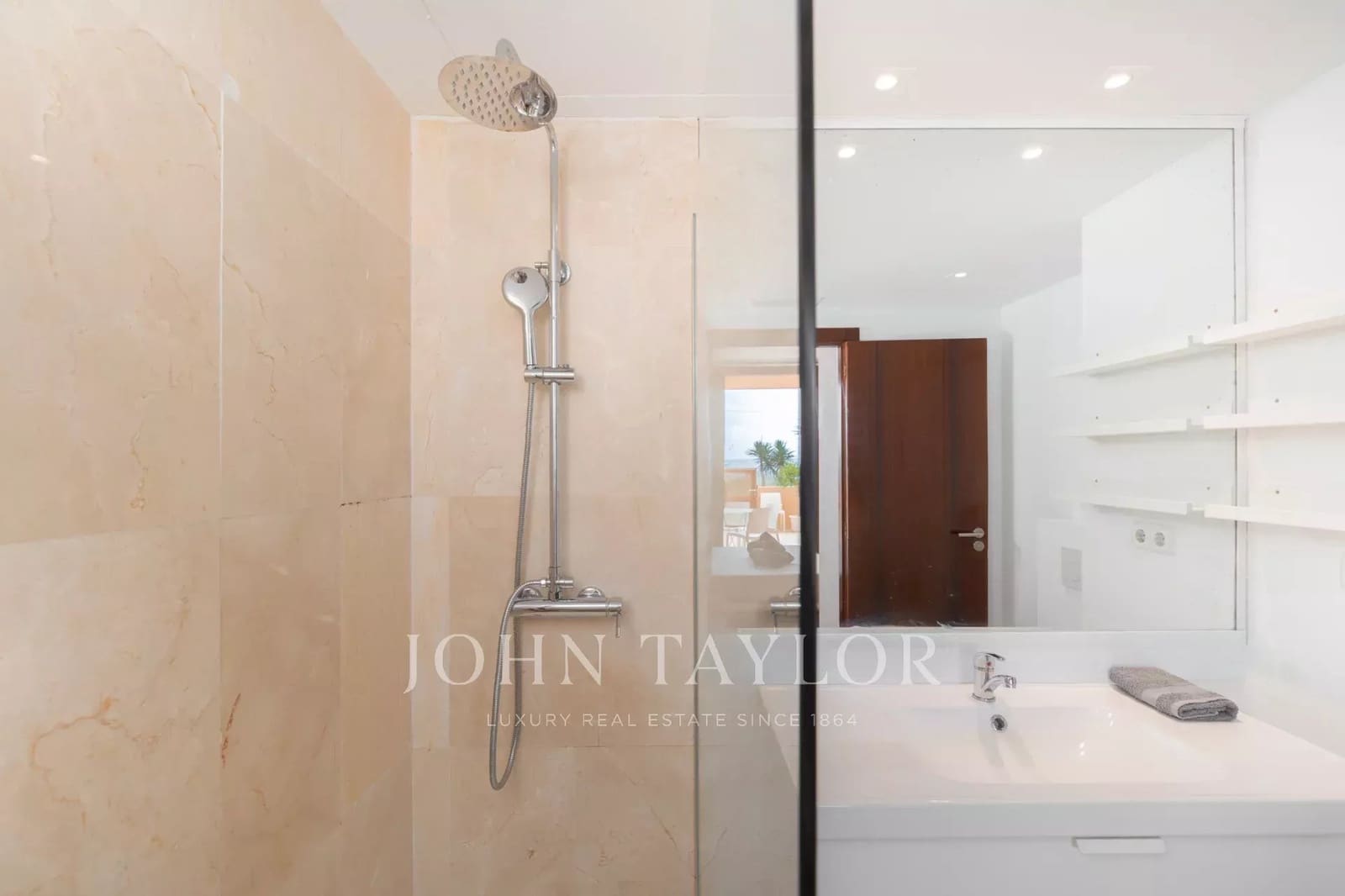 2 sypialnia Apartament na sprzedaż w Playa d'en Bossa z basenem - 790 000 € (Ref: 9428651)