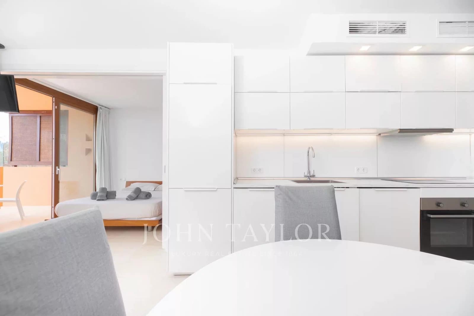 2 sypialnia Apartament na sprzedaż w Playa d'en Bossa z basenem - 790 000 € (Ref: 9428651)