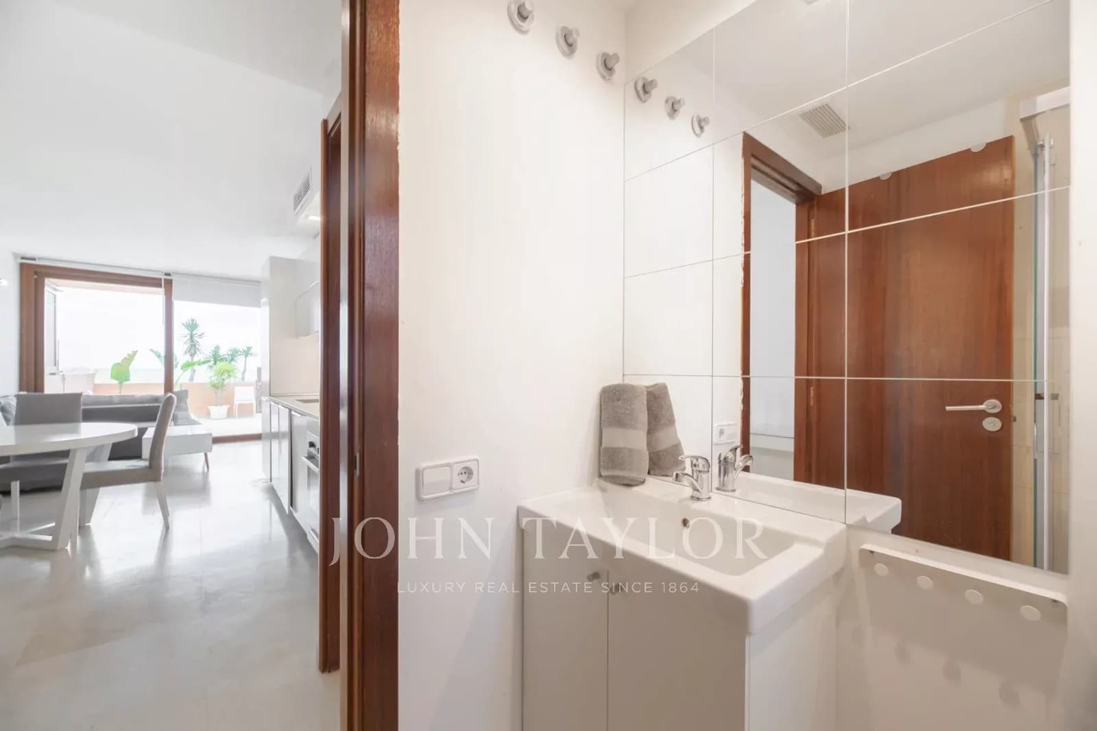 2 sypialnia Apartament na sprzedaż w Playa d'en Bossa z basenem - 790 000 € (Ref: 9428651)