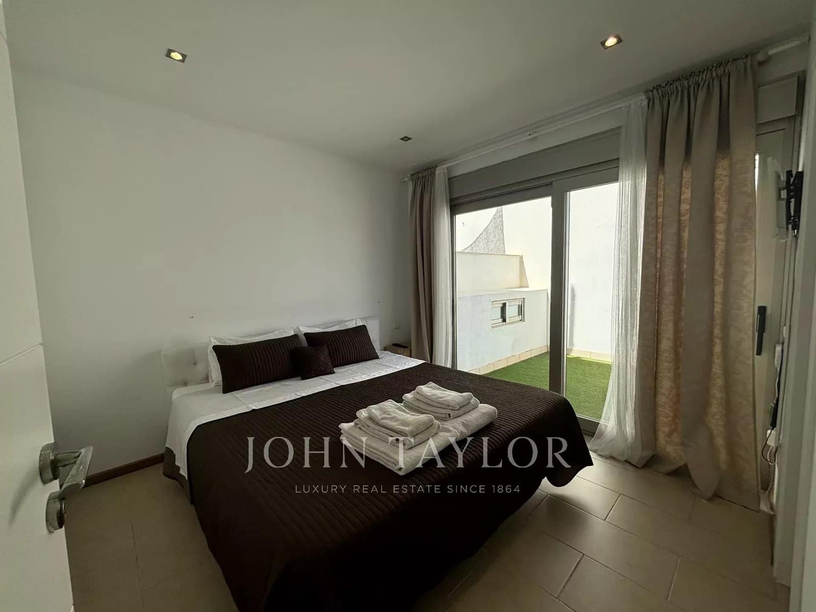 3 bedroom Townhouse for sale in Illa Plana - € 1,100,000 (Ref: 9428654)