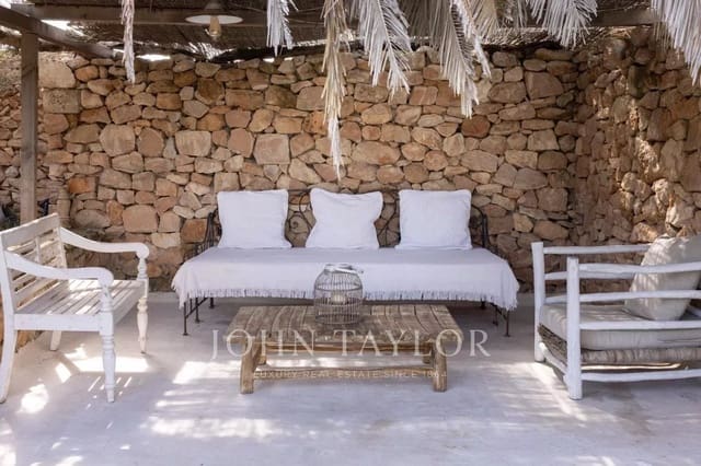 2 bedroom Apartment for sale in Cap De Barbaria, Formentera municipality with pool - € 3,585,000 (Ref: 9428657)