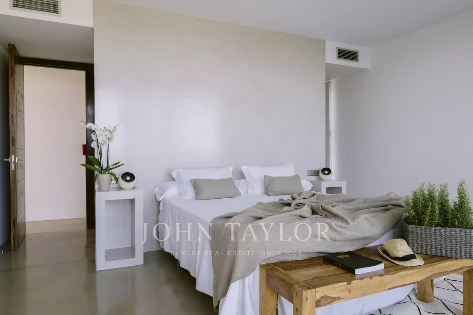 6 bedroom Villa for sale in San Jose / Sant Josep de Sa Talaia with pool - € 7,900,000 (Ref: 9428659)