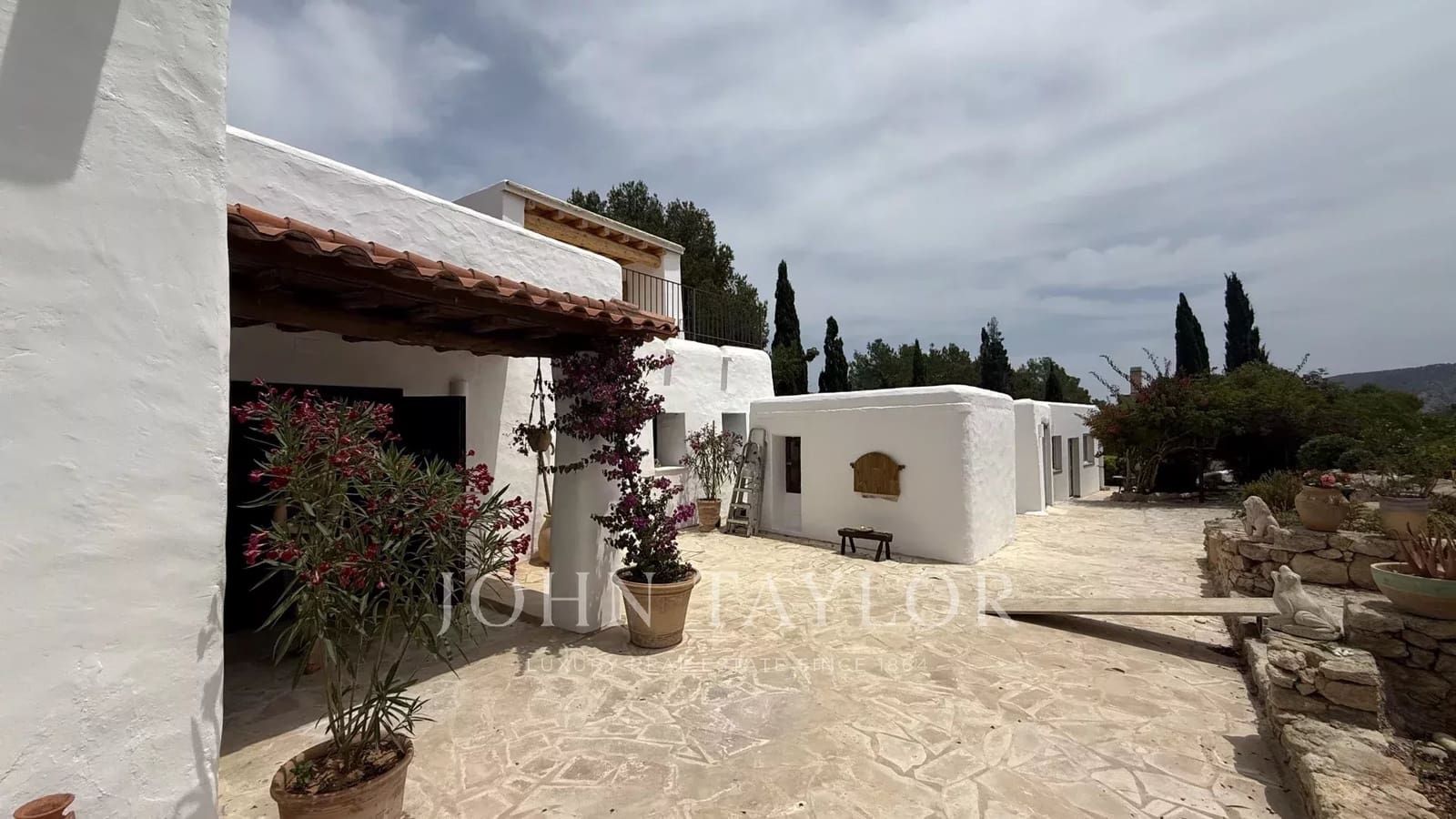 6 bedroom Apartment for rent in Cala Llonga with pool - € 10,000 (Ref: 9428660)