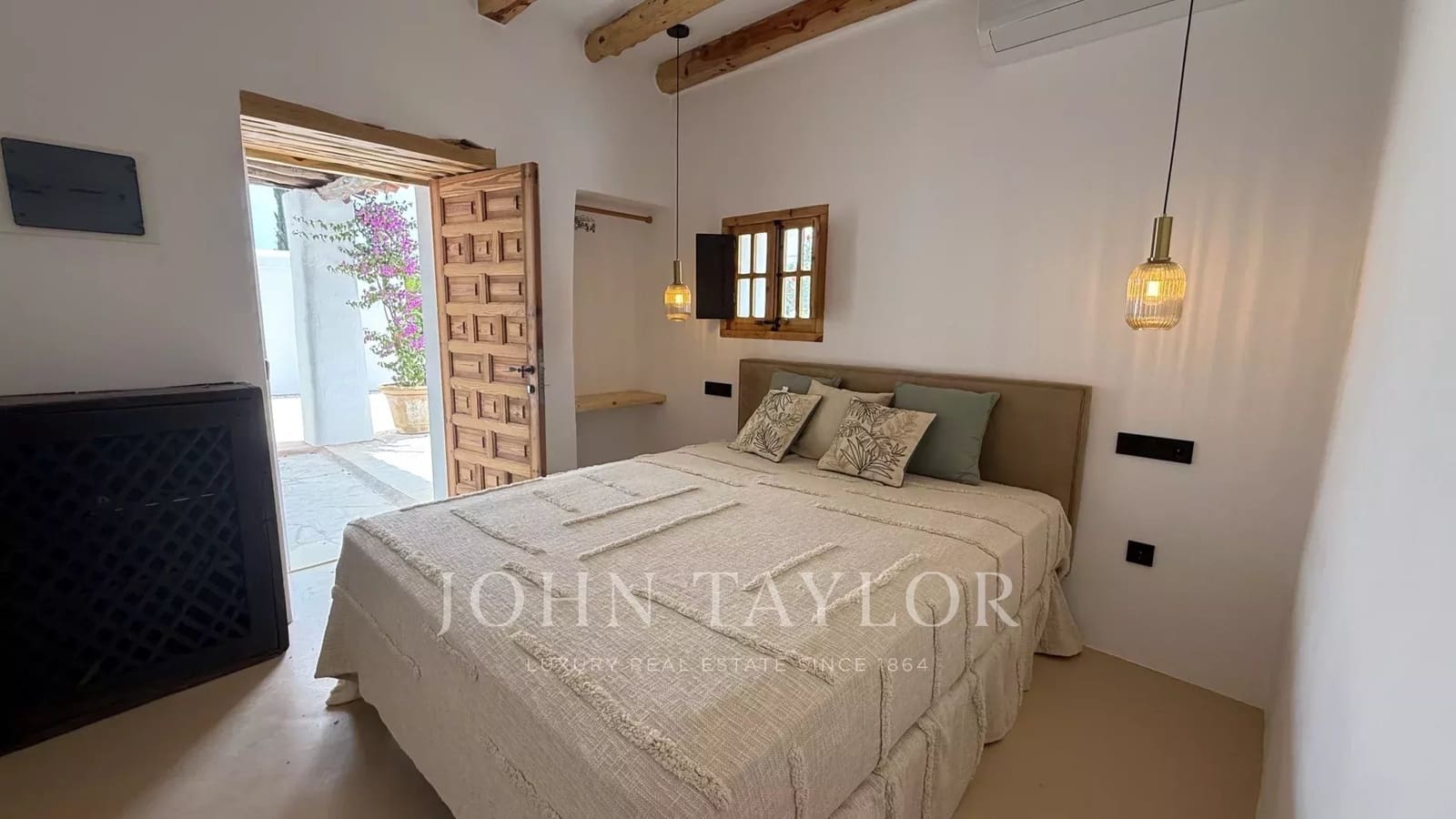 6 bedroom Apartment for rent in Cala Llonga with pool - € 10,000 (Ref: 9428660)