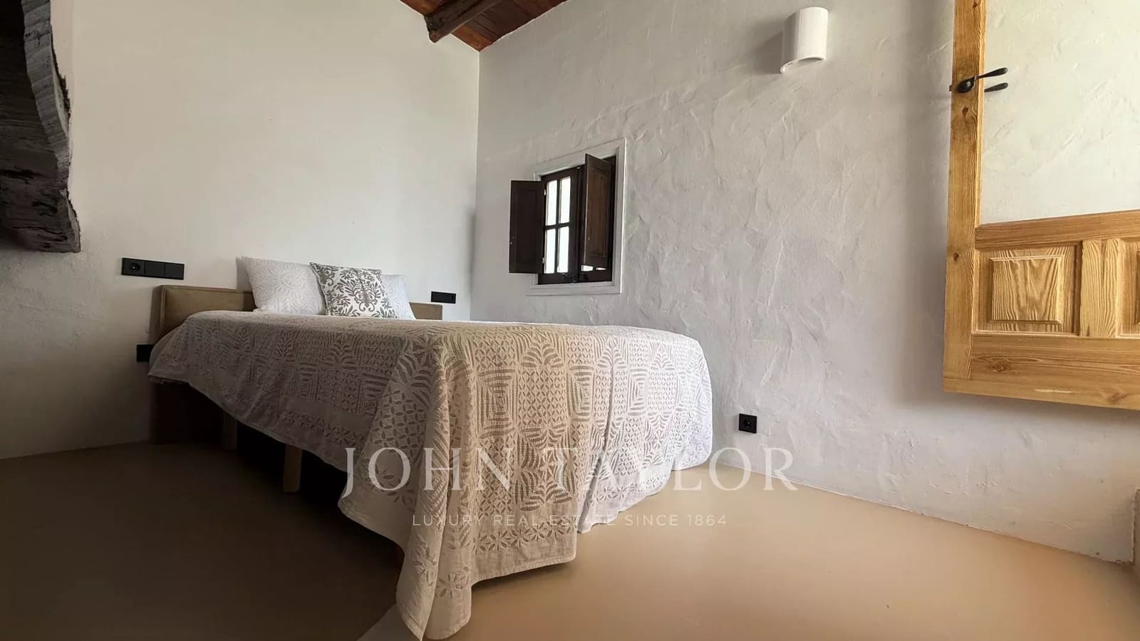 6 bedroom Apartment for rent in Cala Llonga with pool - € 10,000 (Ref: 9428660)