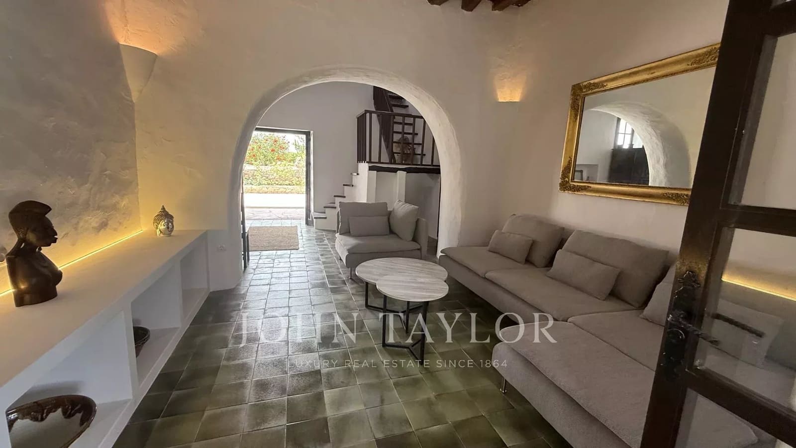 6 bedroom Apartment for rent in Cala Llonga with pool - € 10,000 (Ref: 9428660)