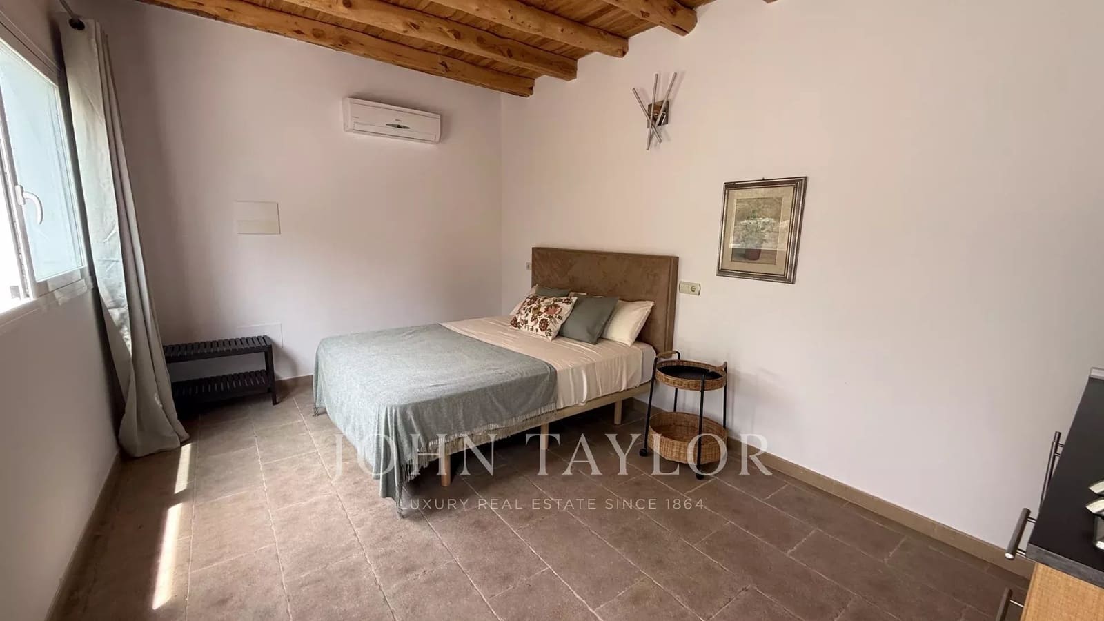 6 bedroom Apartment for rent in Cala Llonga with pool - € 10,000 (Ref: 9428660)