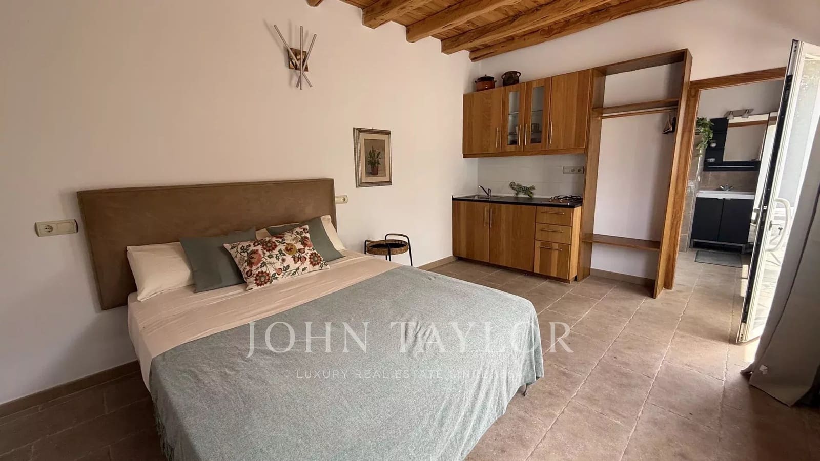 6 bedroom Apartment for rent in Cala Llonga with pool - € 10,000 (Ref: 9428660)