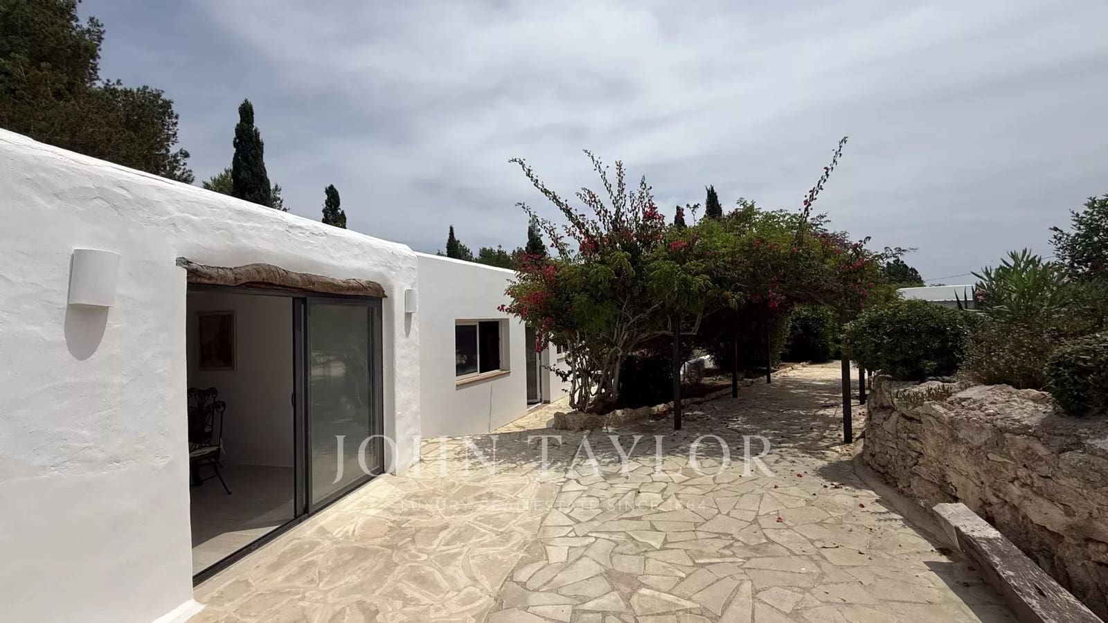 6 bedroom Apartment for rent in Cala Llonga with pool - € 10,000 (Ref: 9428660)