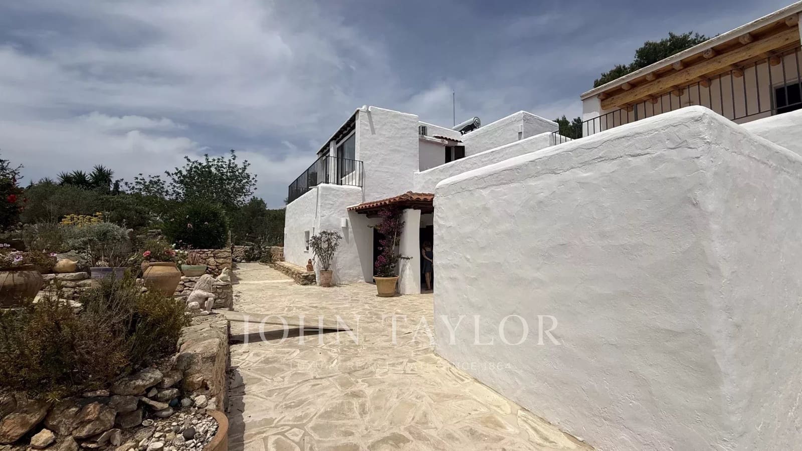 6 bedroom Apartment for rent in Cala Llonga with pool - € 10,000 (Ref: 9428660)