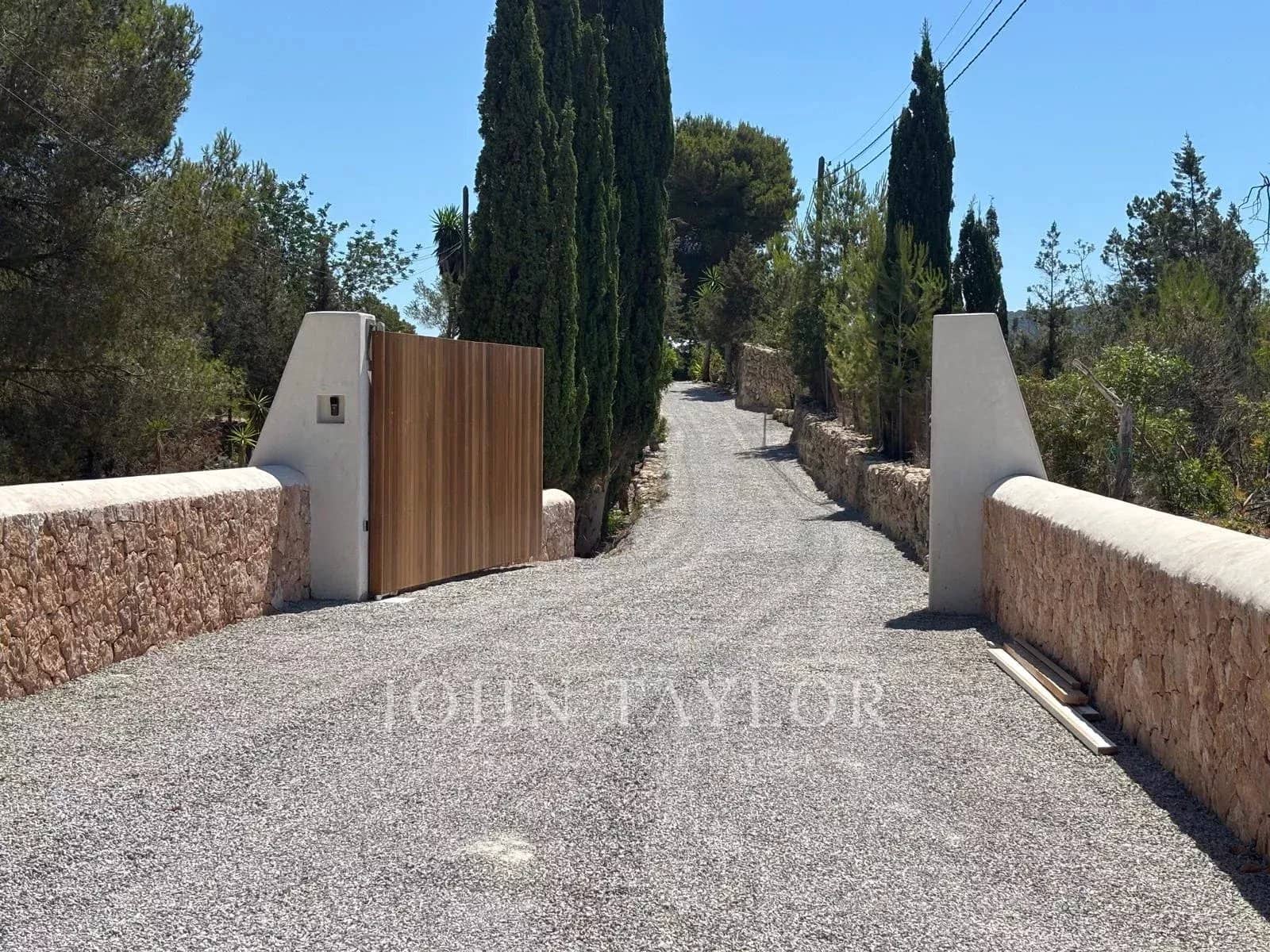 6 bedroom Apartment for rent in Cala Llonga with pool - € 10,000 (Ref: 9428660)