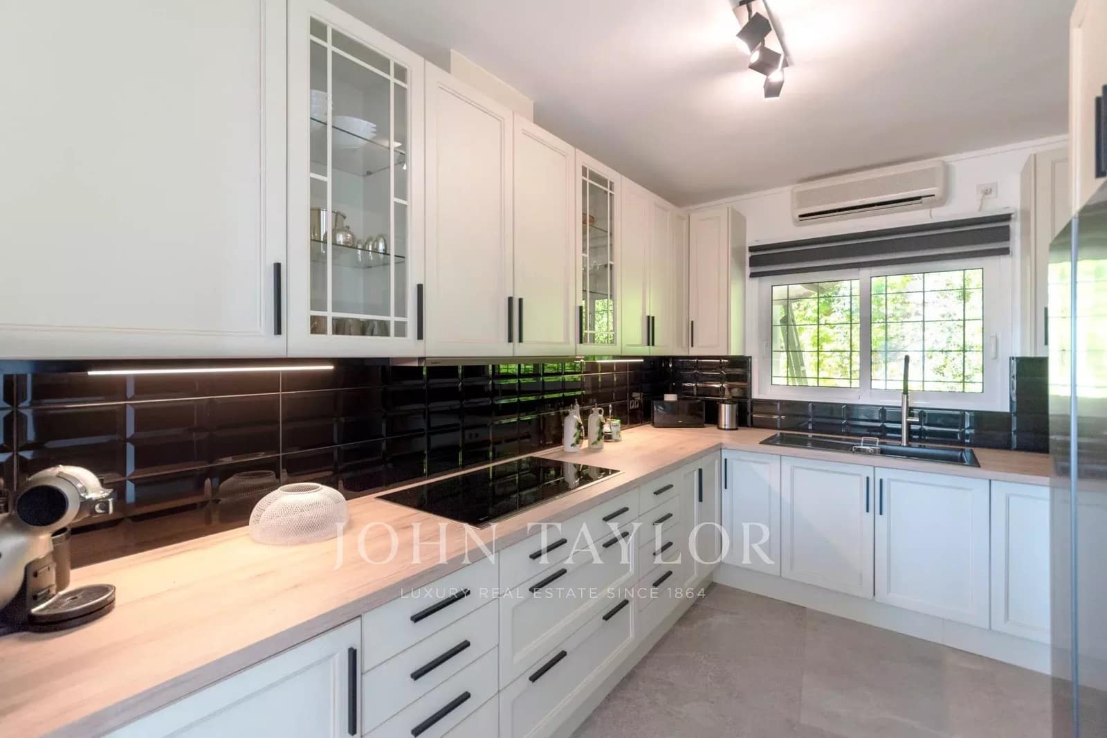 3 soveværelse Lejlighed til salg i Nuestra Senora de Jesus med swimmingpool - € 3.950.000 (Ref: 9428662)