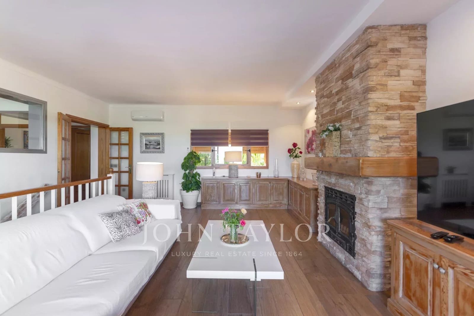 6 bedroom Villa for sale in Sant Antoni de Portmany with pool - € 2,990,000 (Ref: 9428670)