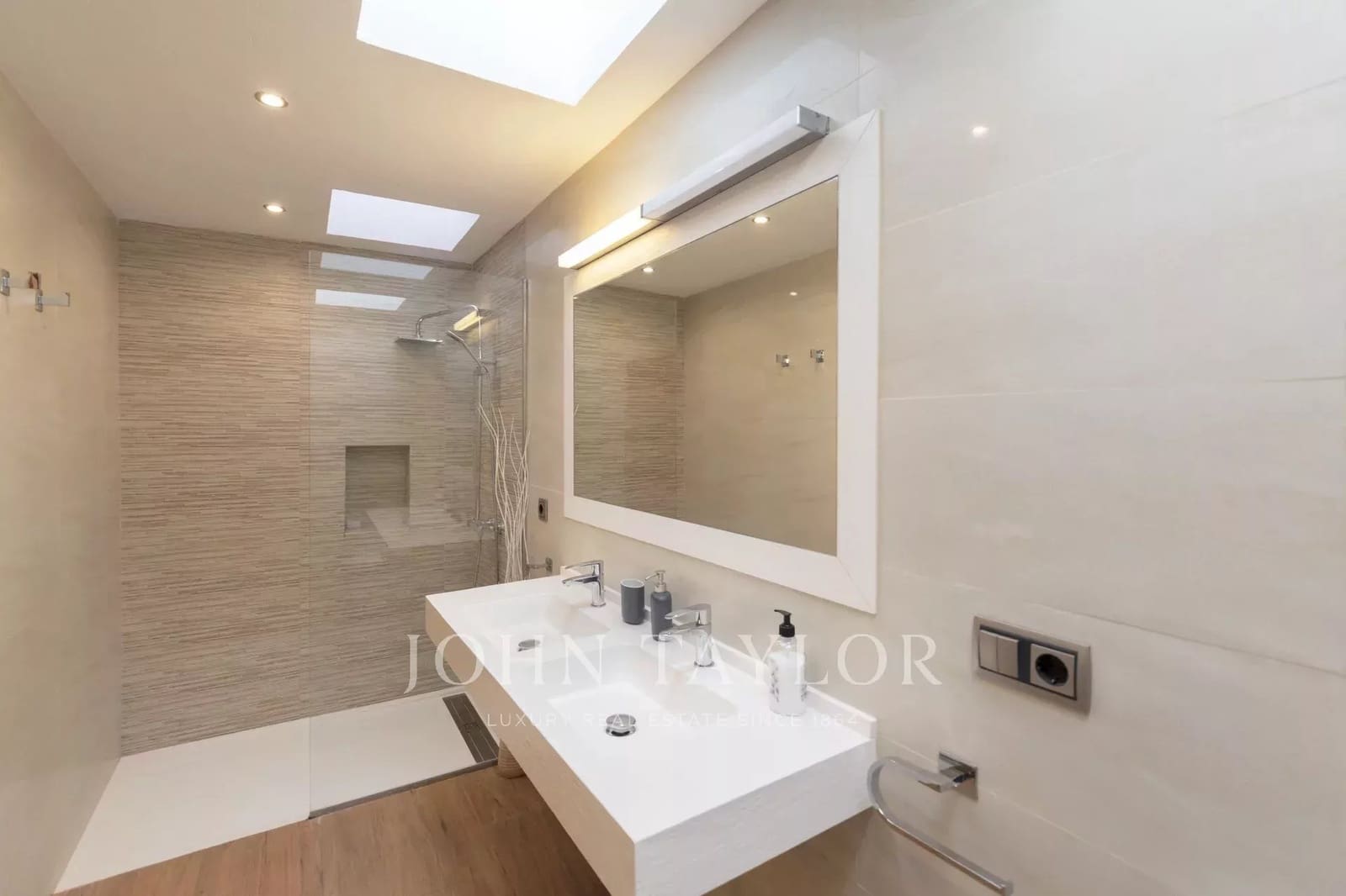 6 bedroom Villa for sale in Sant Antoni de Portmany with pool - € 2,990,000 (Ref: 9428670)