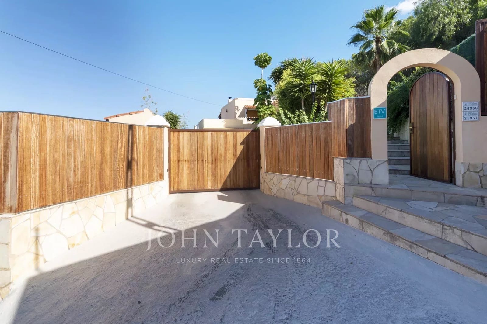 6 bedroom Villa for sale in Sant Antoni de Portmany with pool - € 2,990,000 (Ref: 9428670)