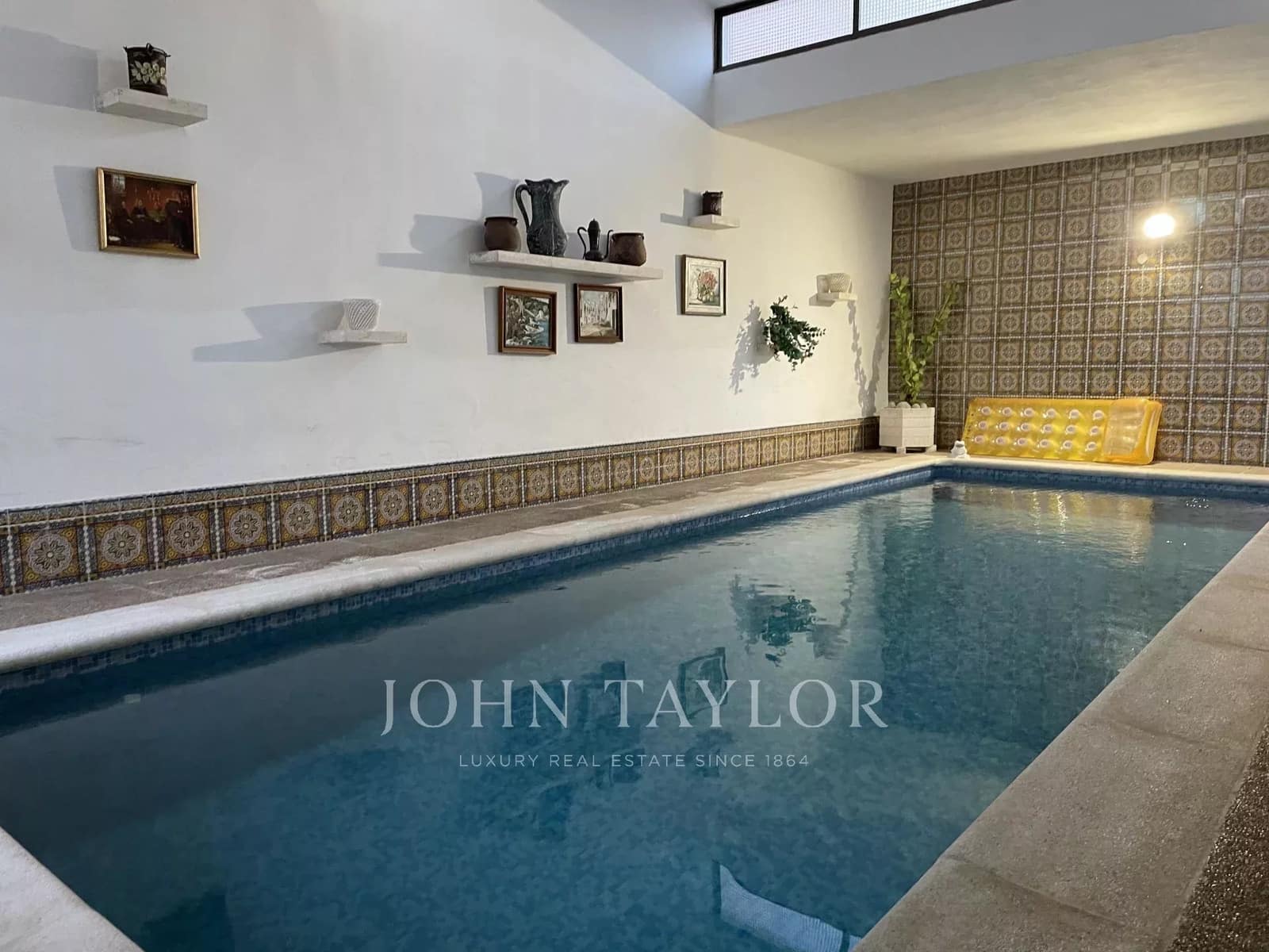 3 bedroom Apartment for sale in Playa d'en Bossa with pool - € 1,995,000 (Ref: 9428672)