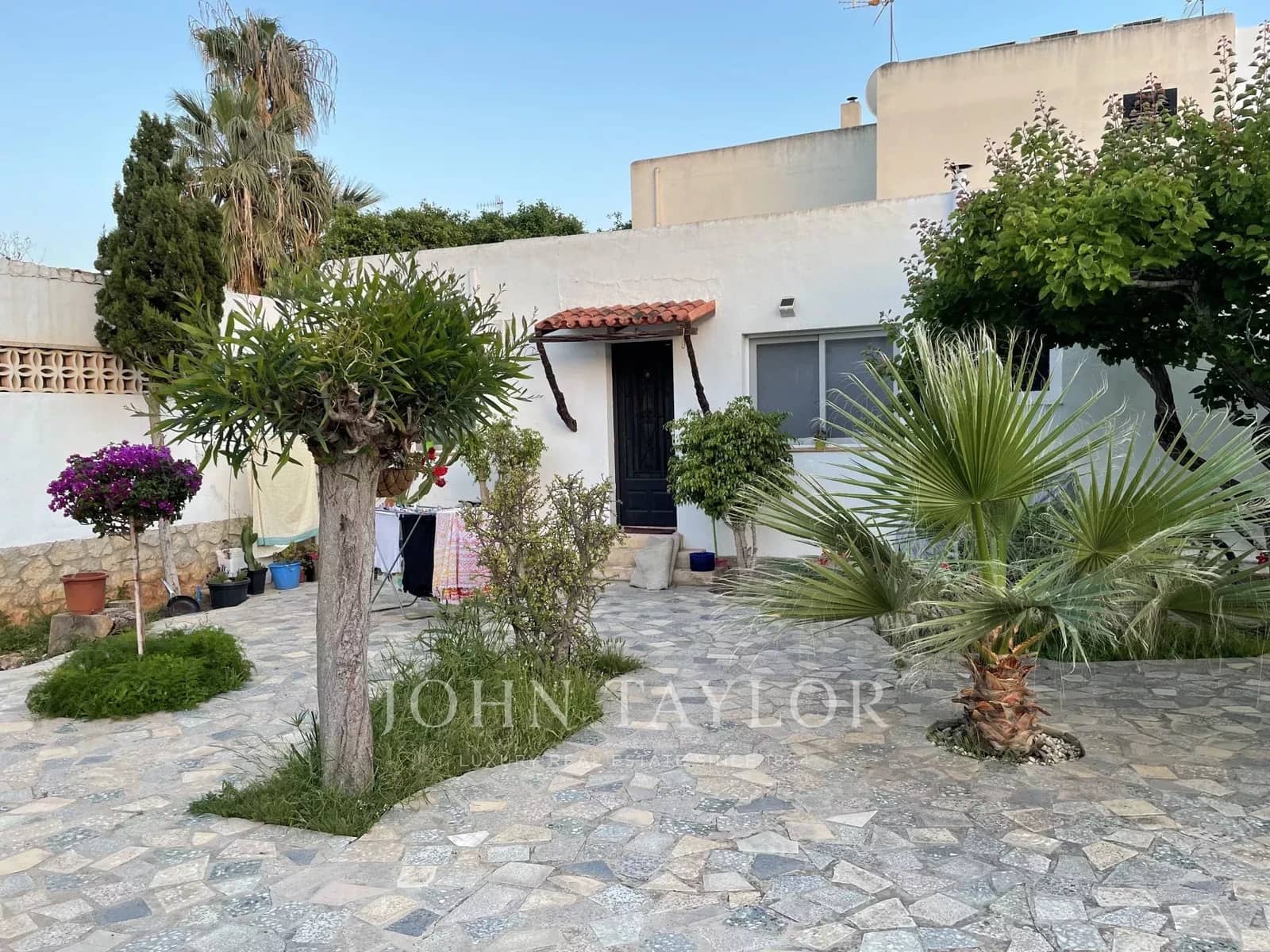 3 bedroom Apartment for sale in Playa d'en Bossa with pool - € 1,995,000 (Ref: 9428672)