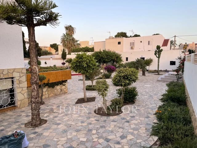 3 bedroom Apartment for sale in Playa d'en Bossa, San Jose / Sant Josep de Sa Talaia with pool - € 1,995,000 (Ref: 9428672)