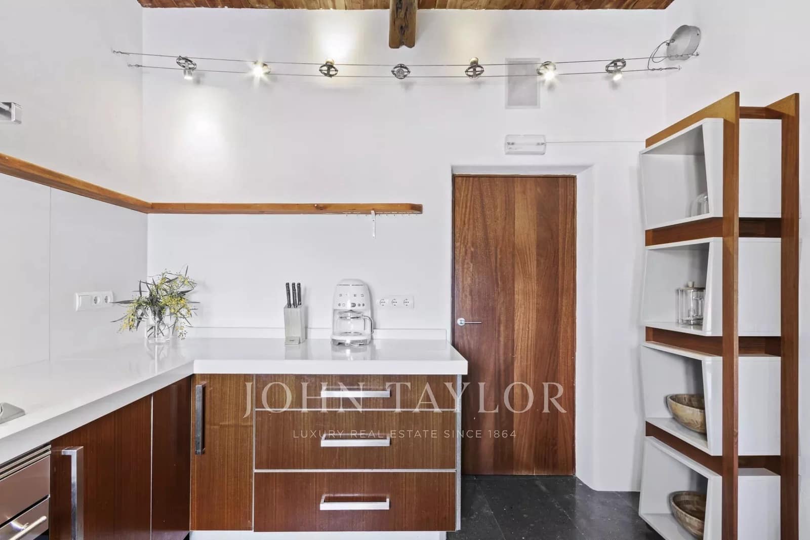 12 Zimmer Ferienvilla in Sant Carles de Peralta mit Pool - 20.500 € (Ref: 9428675)