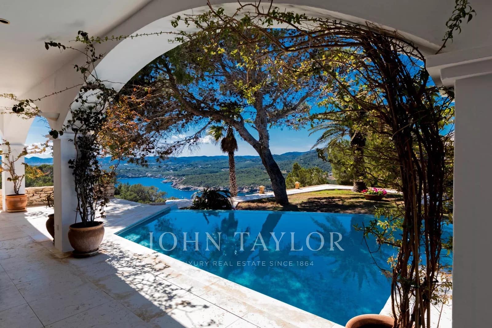 9 sovrum Villa till salu i Santa Eulalia / Santa Eularia med pool - 45 000 000 € (Ref: 9428690)