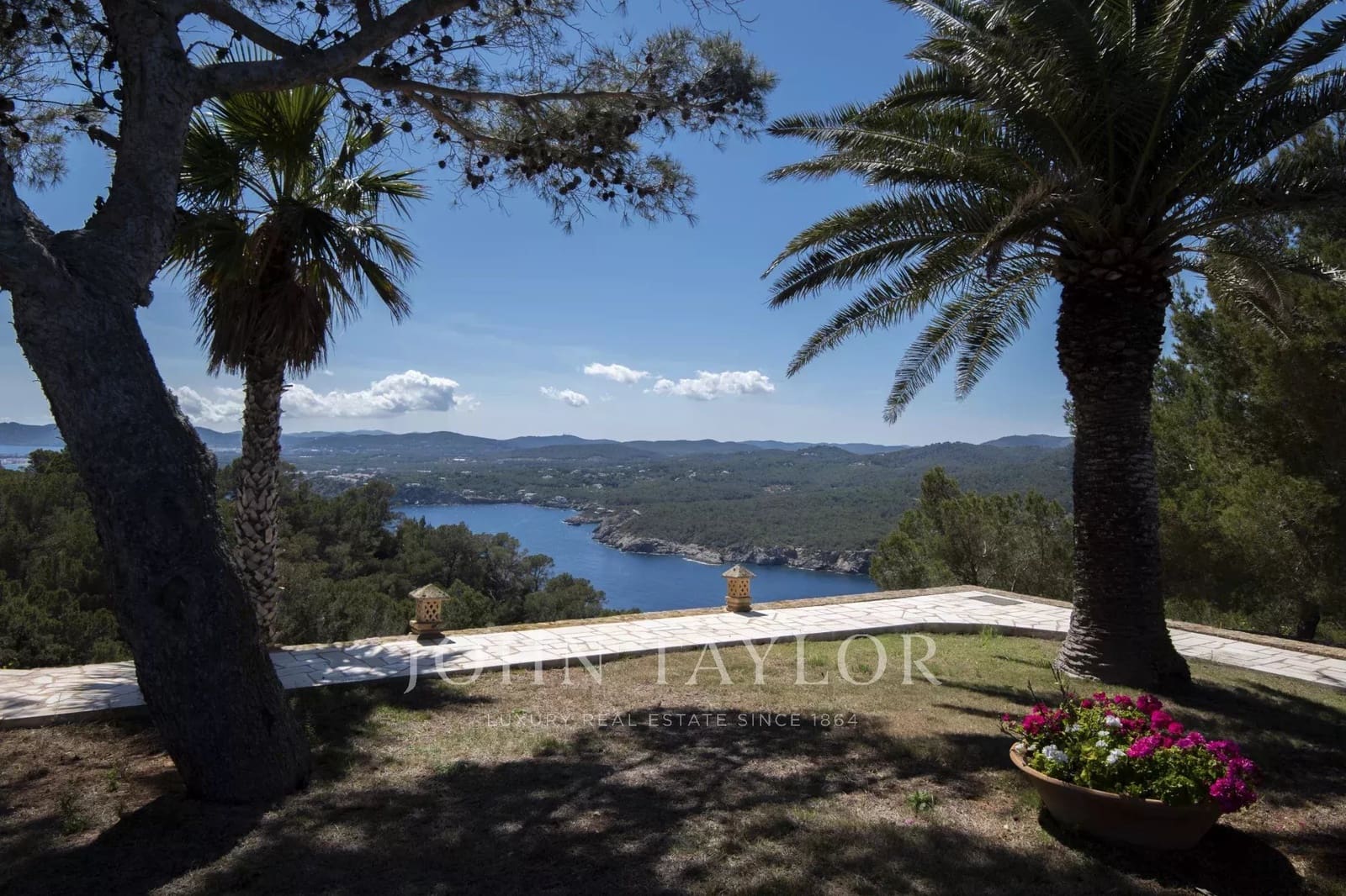 9 sovrum Villa till salu i Santa Eulalia / Santa Eularia med pool - 45 000 000 € (Ref: 9428690)