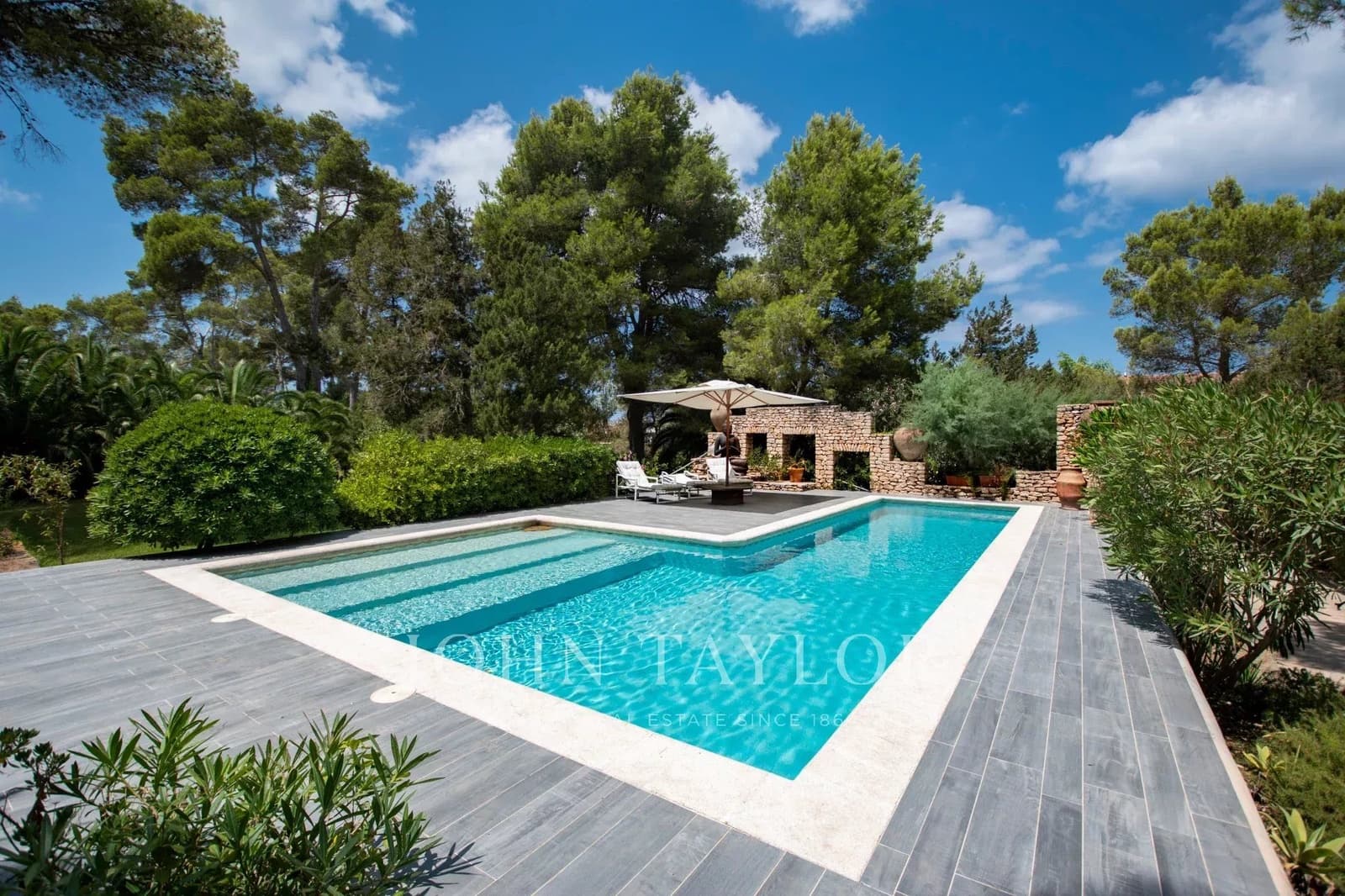 6 bedroom Apartment for holiday rental in Cala d'en Bou with pool - € 5,523 (Ref: 9428695)