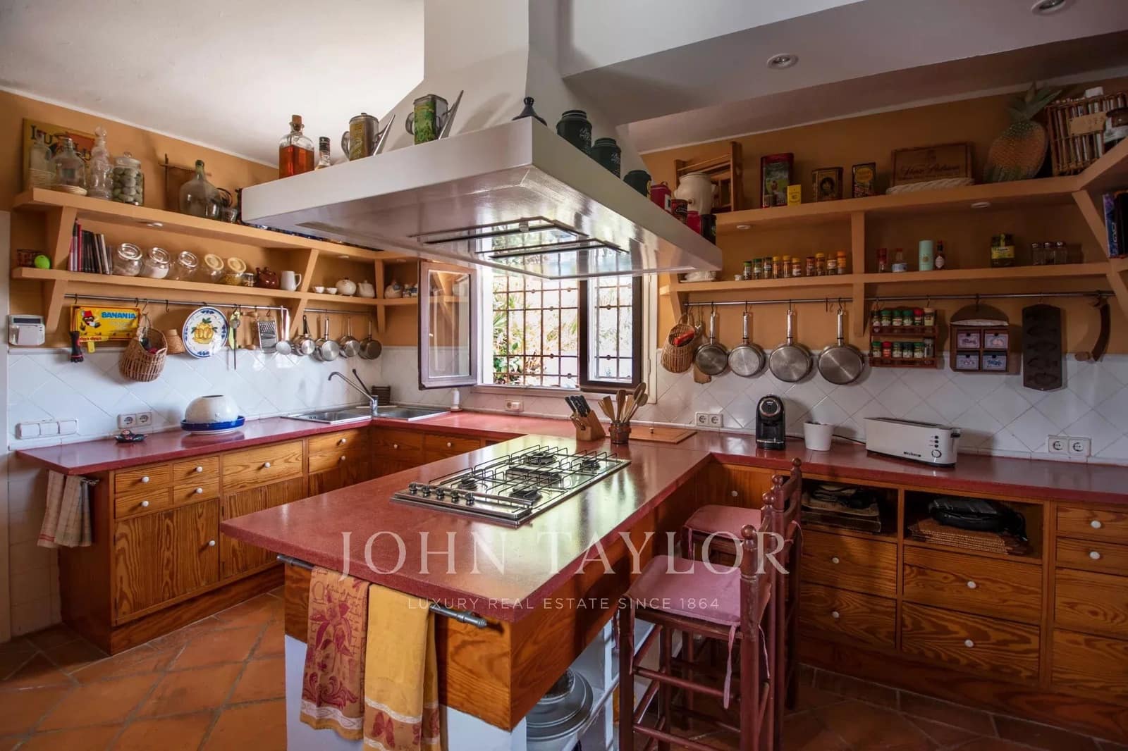 6 bedroom Apartment for holiday rental in Cala d'en Bou with pool - € 5,523 (Ref: 9428695)