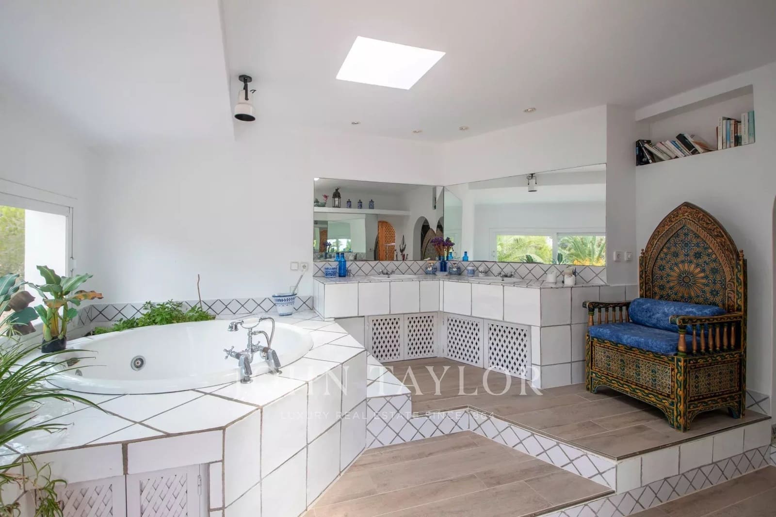 6 bedroom Apartment for holiday rental in Cala d'en Bou with pool - € 5,523 (Ref: 9428695)