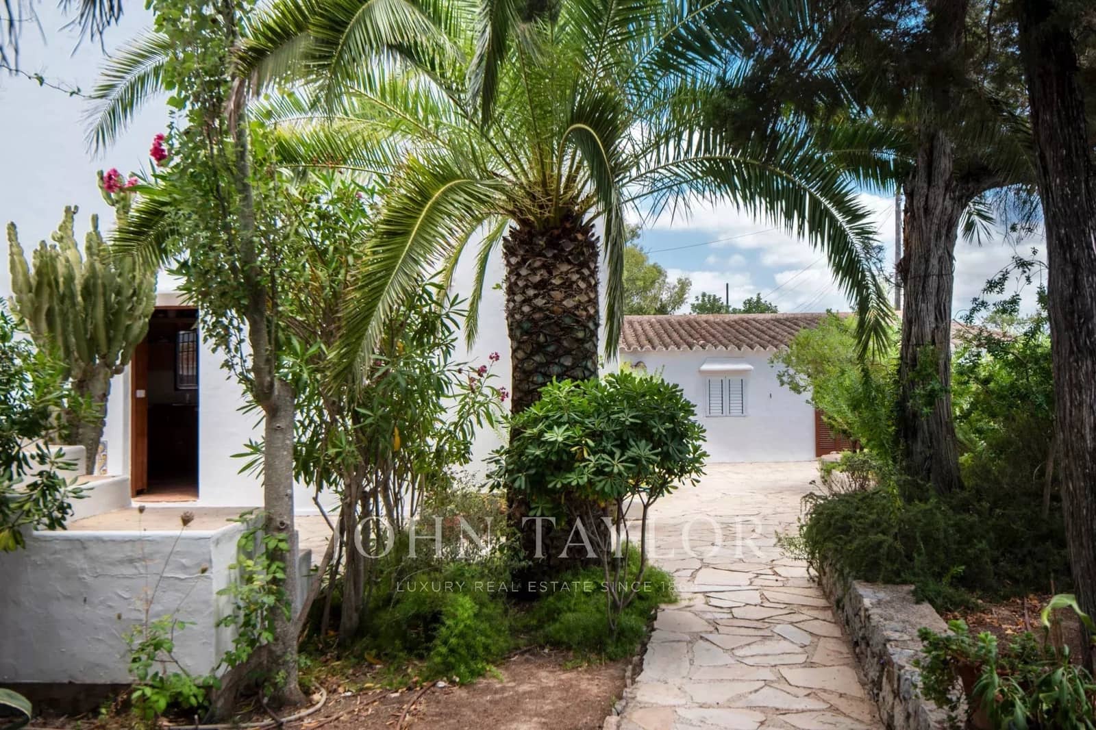 6 bedroom Apartment for holiday rental in Cala d'en Bou with pool - € 5,523 (Ref: 9428695)