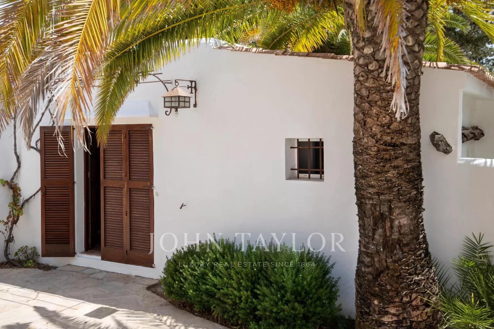 6 bedroom Apartment for holiday rental in Cala d'en Bou with pool - € 5,523 (Ref: 9428695)