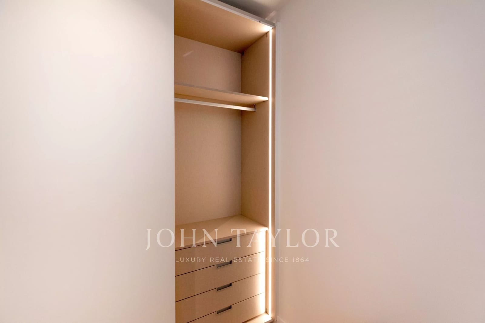 4 soverom Leilighet til salgs i Cala Llenya med svømmebasseng garasje - € 2 495 000 (Ref: 9564096)